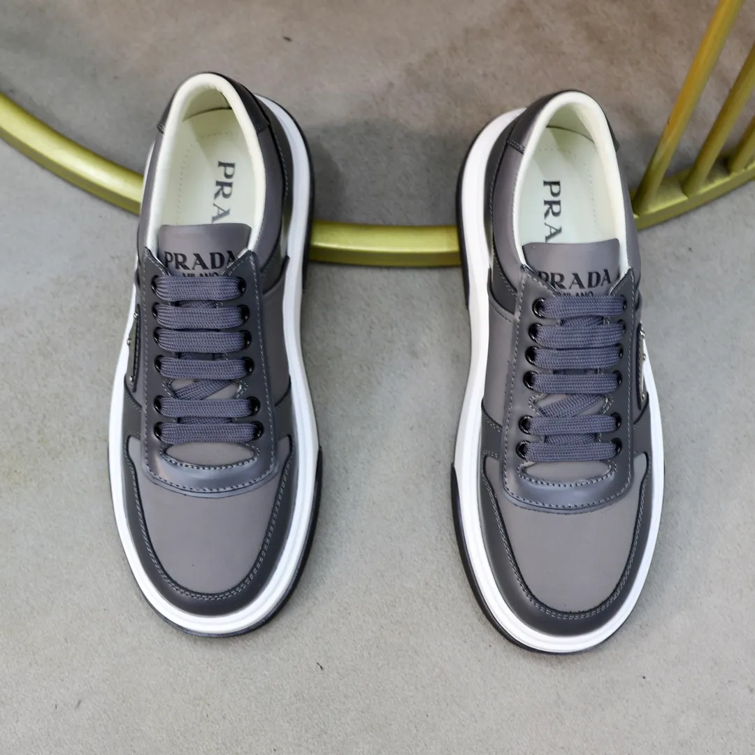 Factory price: 720 top original order Brand: PRADA (Prada) Standard code: Men's size 38/44 (45 can be customized) Grade: Same as the official website Material: Original cowhide, cowhide lining, original combination two-color wear-resistant soft outsole Style category: casual sports version, young fashion, European and American trend, British style Color: actual picture color